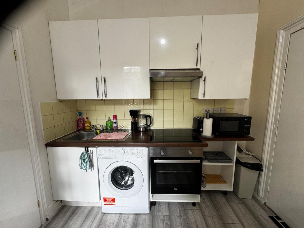Westfield White Apartment *